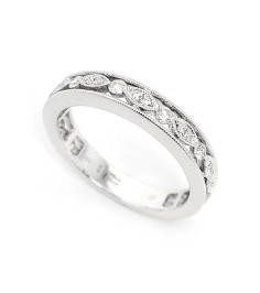 Graceful and elegant ring